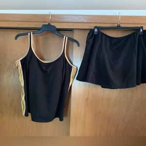 Two piece tankini Plus size swim 24w. Black with gold trim. Very flattering.